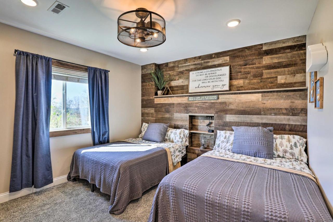 Chic Williamstown Retreat With Pool And Hot Tub! Villa Exterior photo