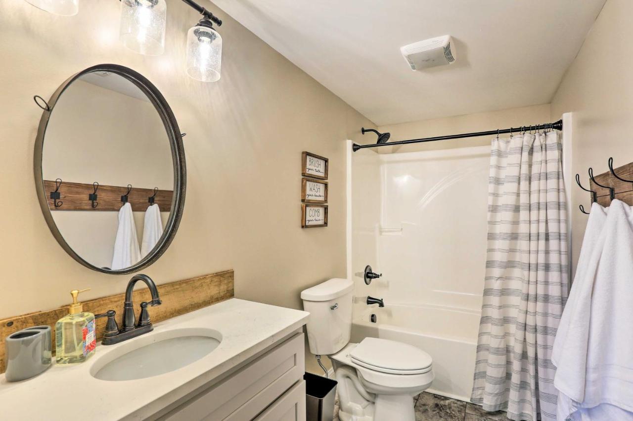 Chic Williamstown Retreat With Pool And Hot Tub! Villa Exterior photo
