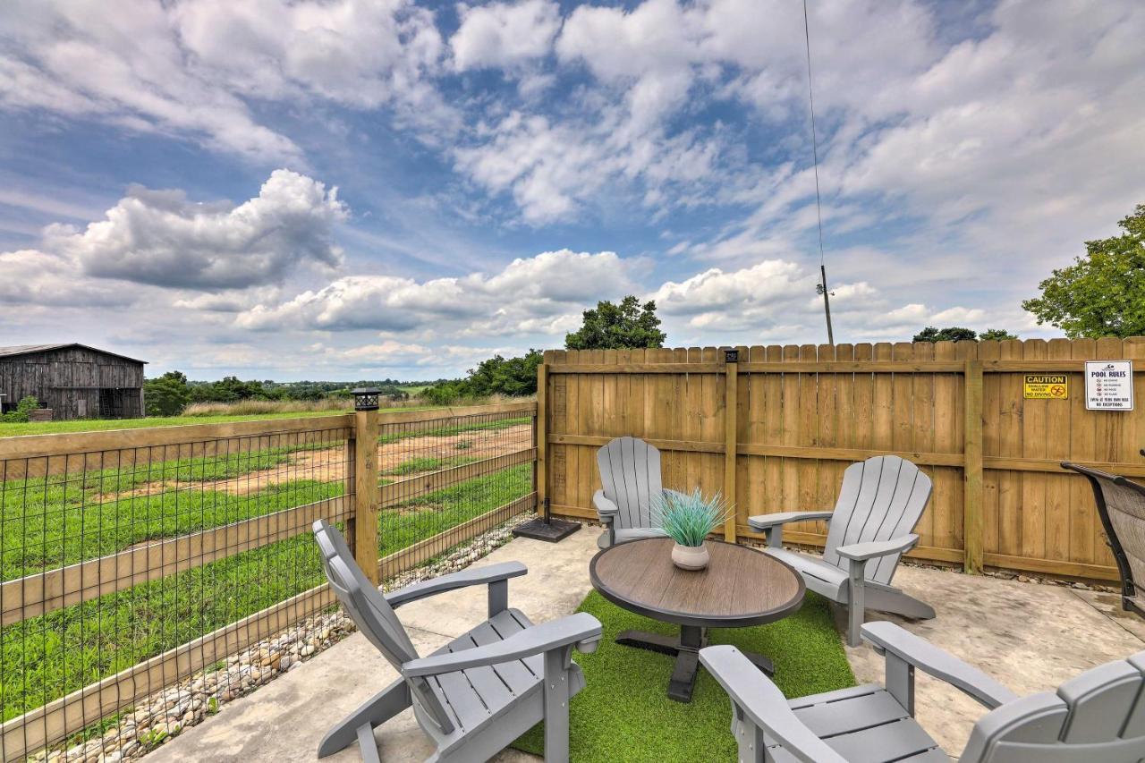 Chic Williamstown Retreat With Pool And Hot Tub! Villa Exterior photo